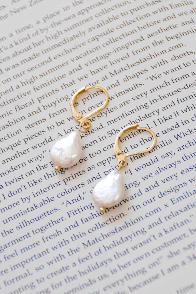 Hello Molly Whisper Of The Heart Earrings Gold And White