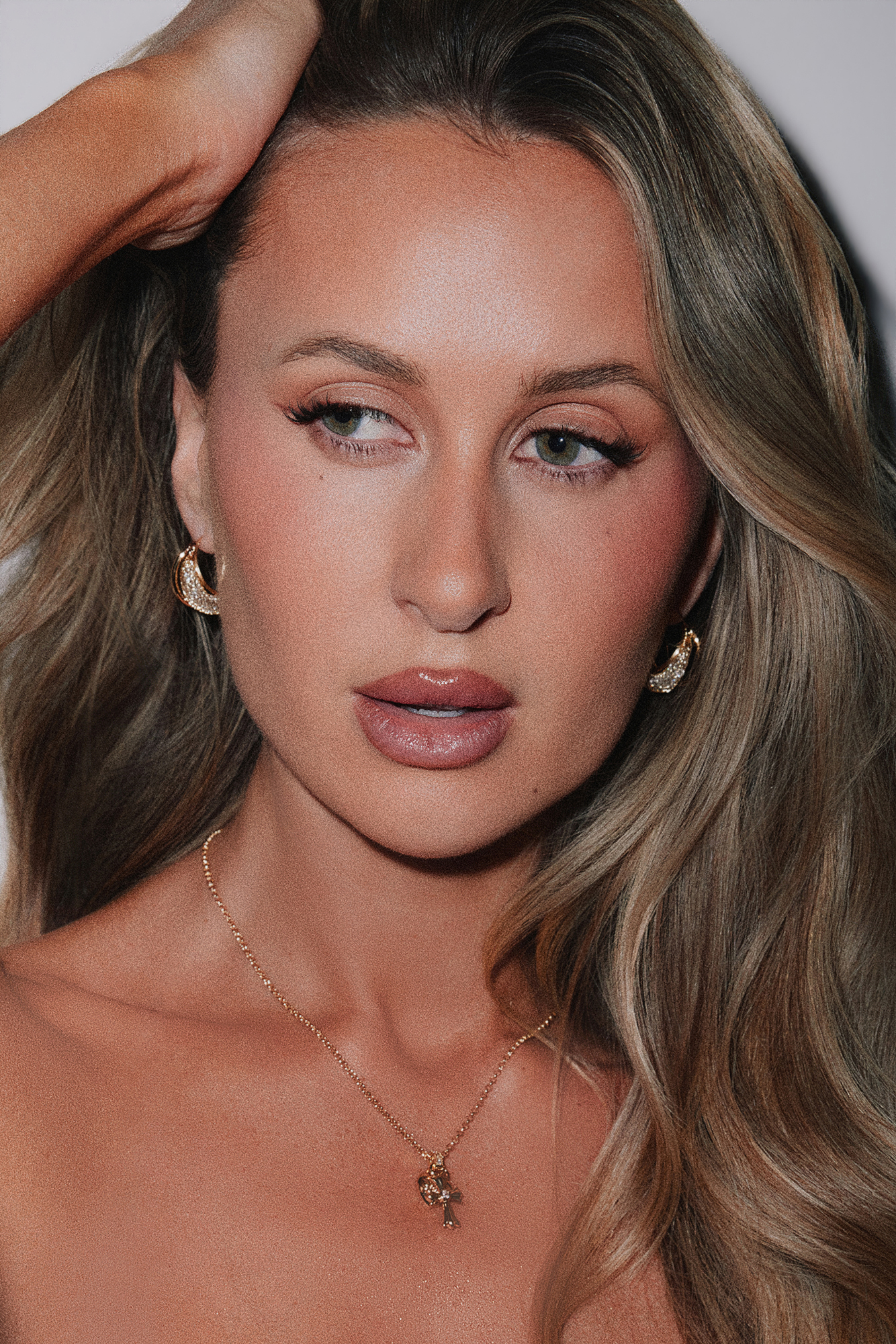 Glow Without Trying Necklace Gold